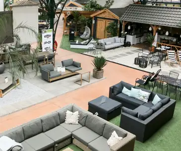 Tuinmeubelen showroom